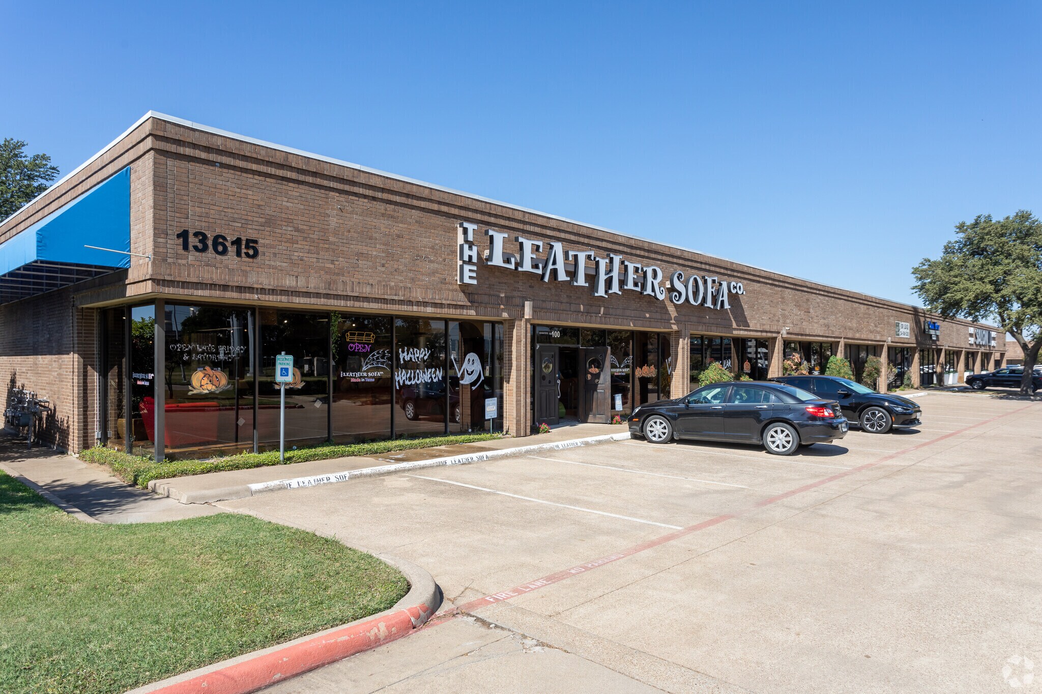 13617 Inwood Rd, Dallas, TX à louer Photo de l’immeuble– Image 1 sur 17