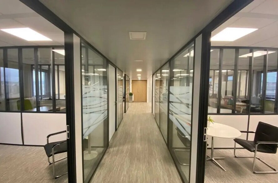 104 Avenue Albert 1Er, Rueil-Malmaison à louer - Photo de l’immeuble – Image 2 sur 11