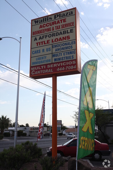 1530 E Charleston Blvd, Las Vegas, NV à louer - Photo de l’immeuble – Image 2 sur 4
