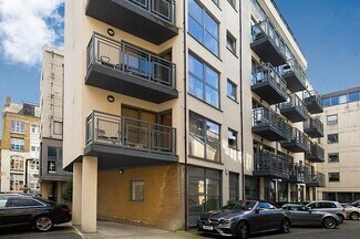 Plus de détails pour 7 Bell Yard Mews, Londres - Bureau à louer