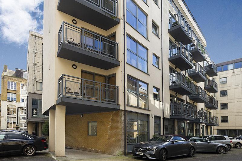 7 Bell Yard Mews, Londres à louer Photo de l’immeuble– Image 1 sur 3