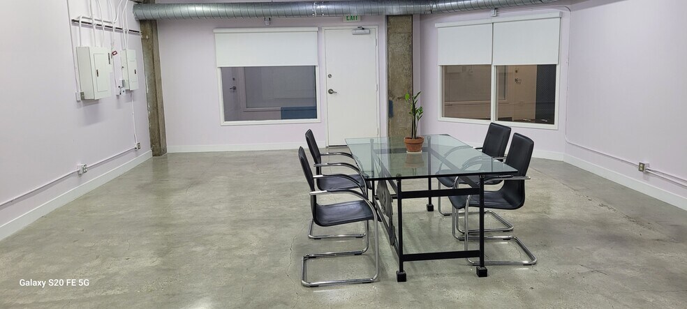 210 E Olympic Blvd, Los Angeles, CA à louer - Photo intérieure – Image 3 sur 56