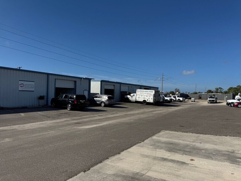 6469 Florida St, Punta Gorda, FL à louer - Photo de l’immeuble – Image 1 sur 6