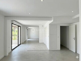 Plus de détails pour Local commercial à vendre