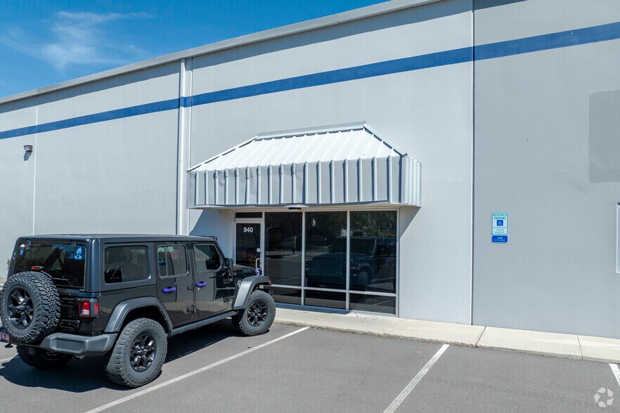 940-992 Spice Island Dr, Sparks, NV à louer - Photo de l’immeuble – Image 2 sur 5