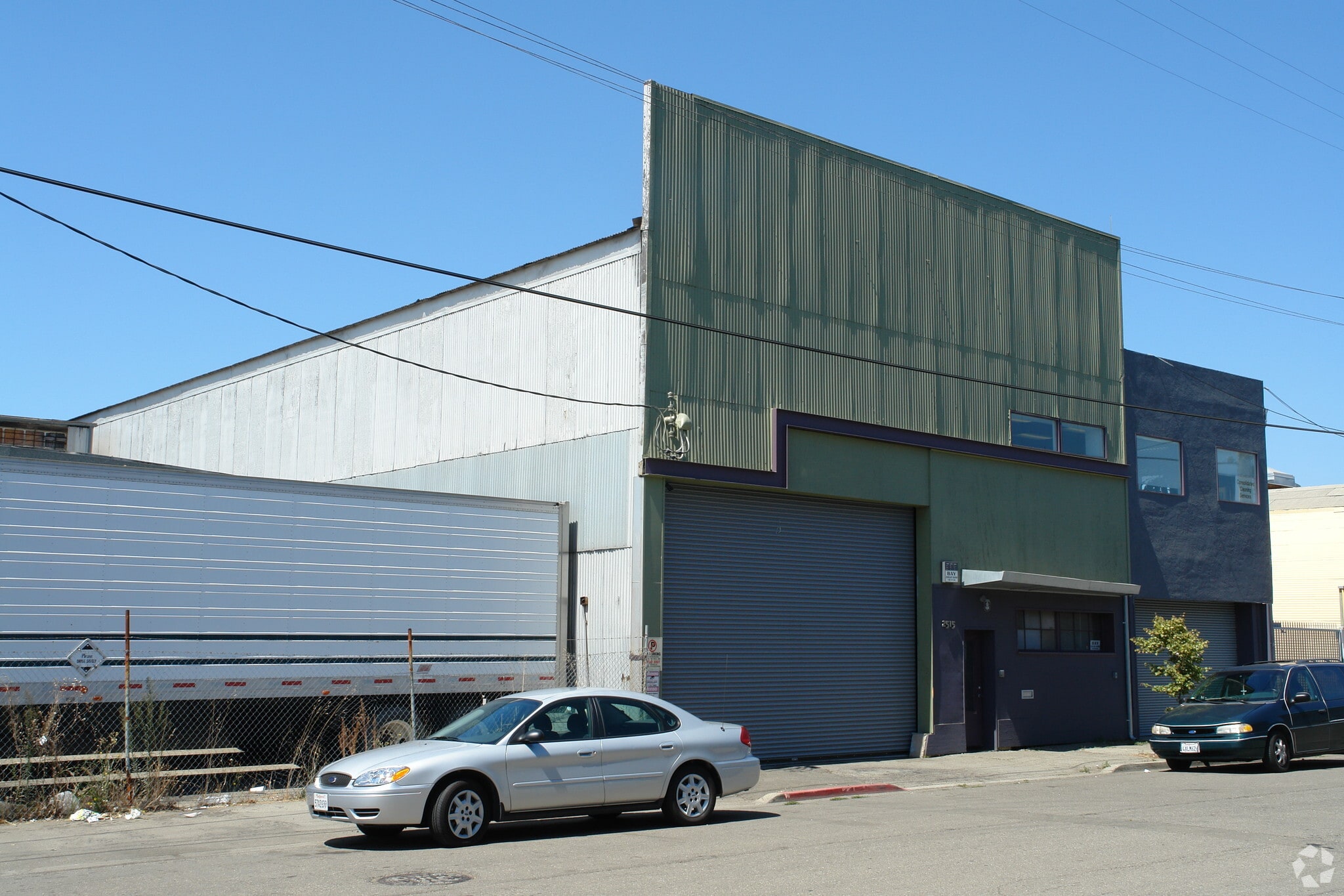 2515 Willow St, Oakland, CA à louer Photo principale– Image 1 sur 9