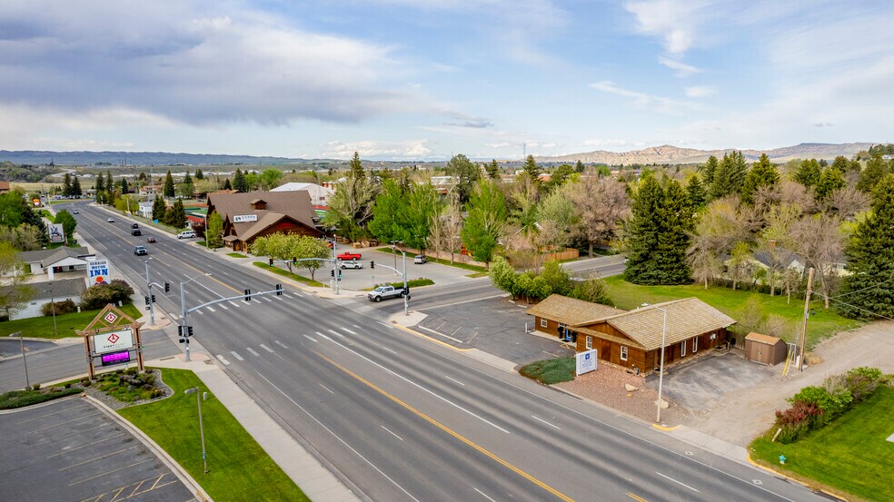 802 Canyon Ave, Cody, WY à vendre - Aérien – Image 2 sur 33