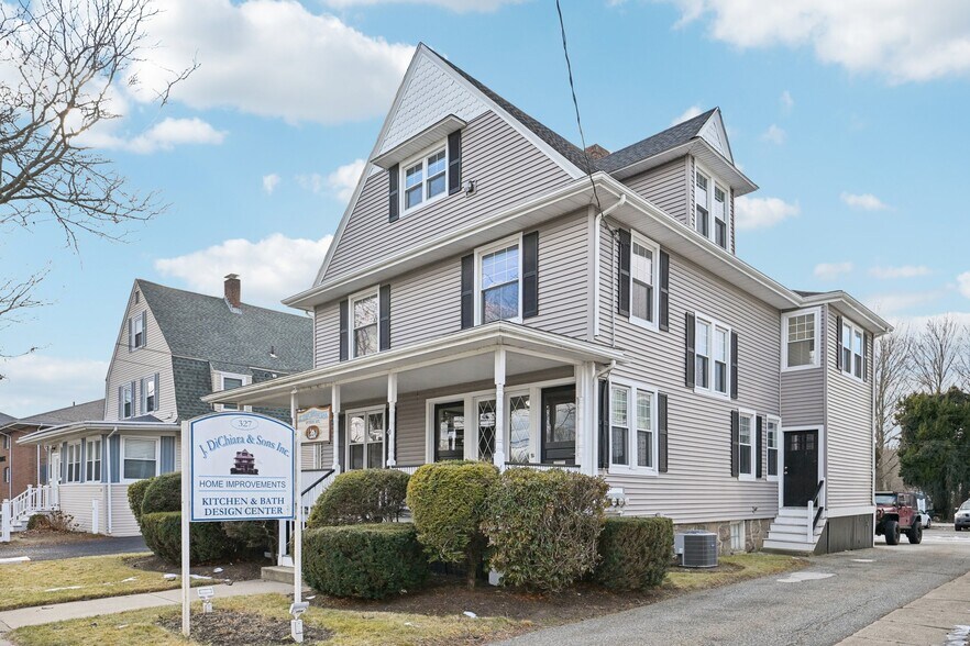 327 Central St, Saugus, MA à vendre - Photo de l’immeuble – Image 3 sur 27