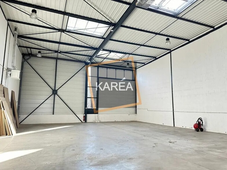 Local d'activités dans Montévrain à vendre - Photo de l’immeuble – Image 3 sur 5