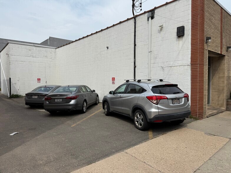 66 S Tyson Ave, Floral Park, NY à vendre - Photo de l’immeuble – Image 2 sur 17