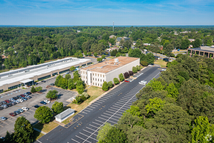 2807 N Parham Rd, Richmond, VA à louer - Photo de l’immeuble – Image 3 sur 3