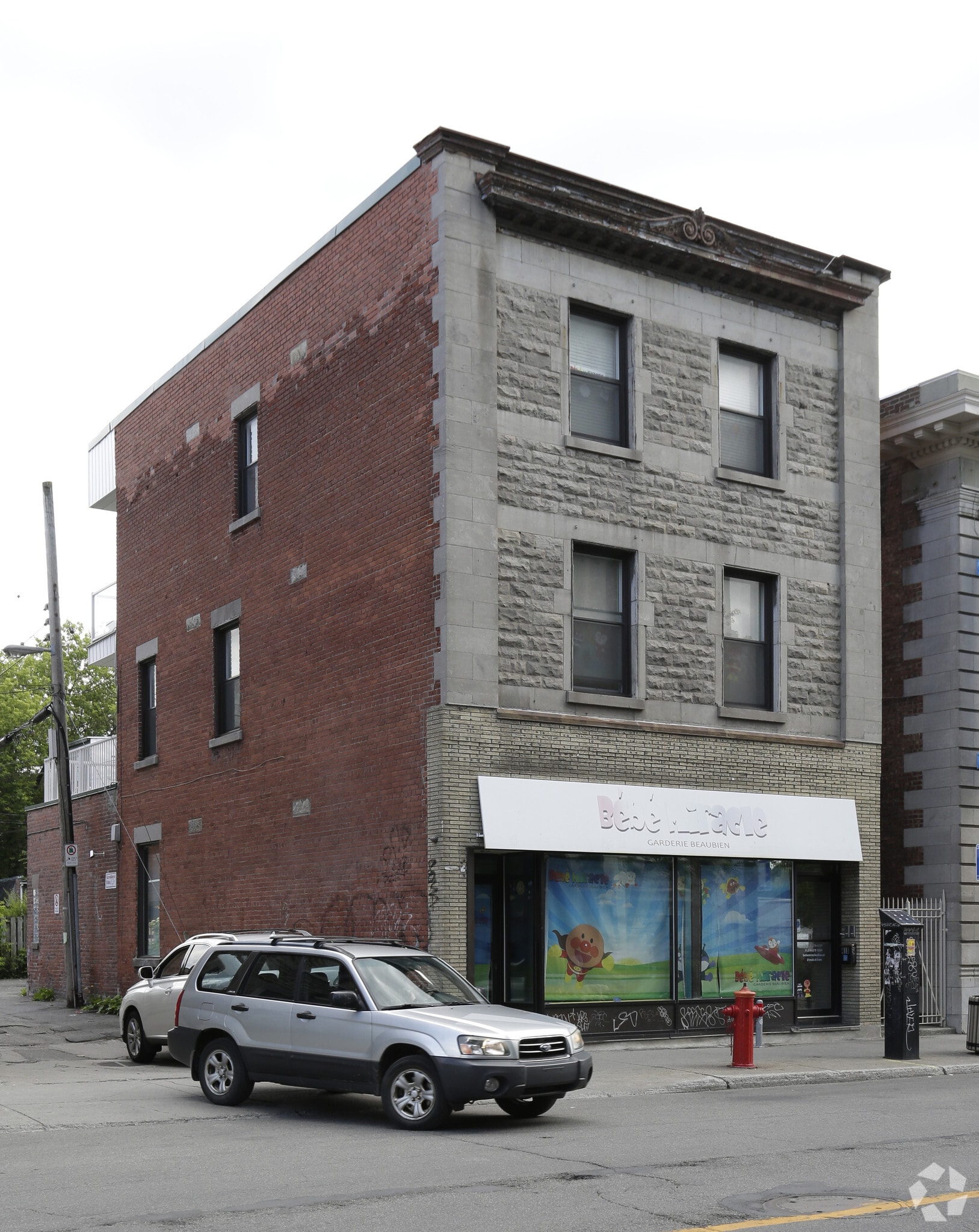 418 Rue Beaubien E, Montréal, QC à vendre Photo principale– Image 1 sur 3