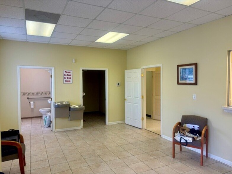1285 Wilkesboro Blvd, Lenoir, NC à vendre - Hall d’entrée – Image 2 sur 13