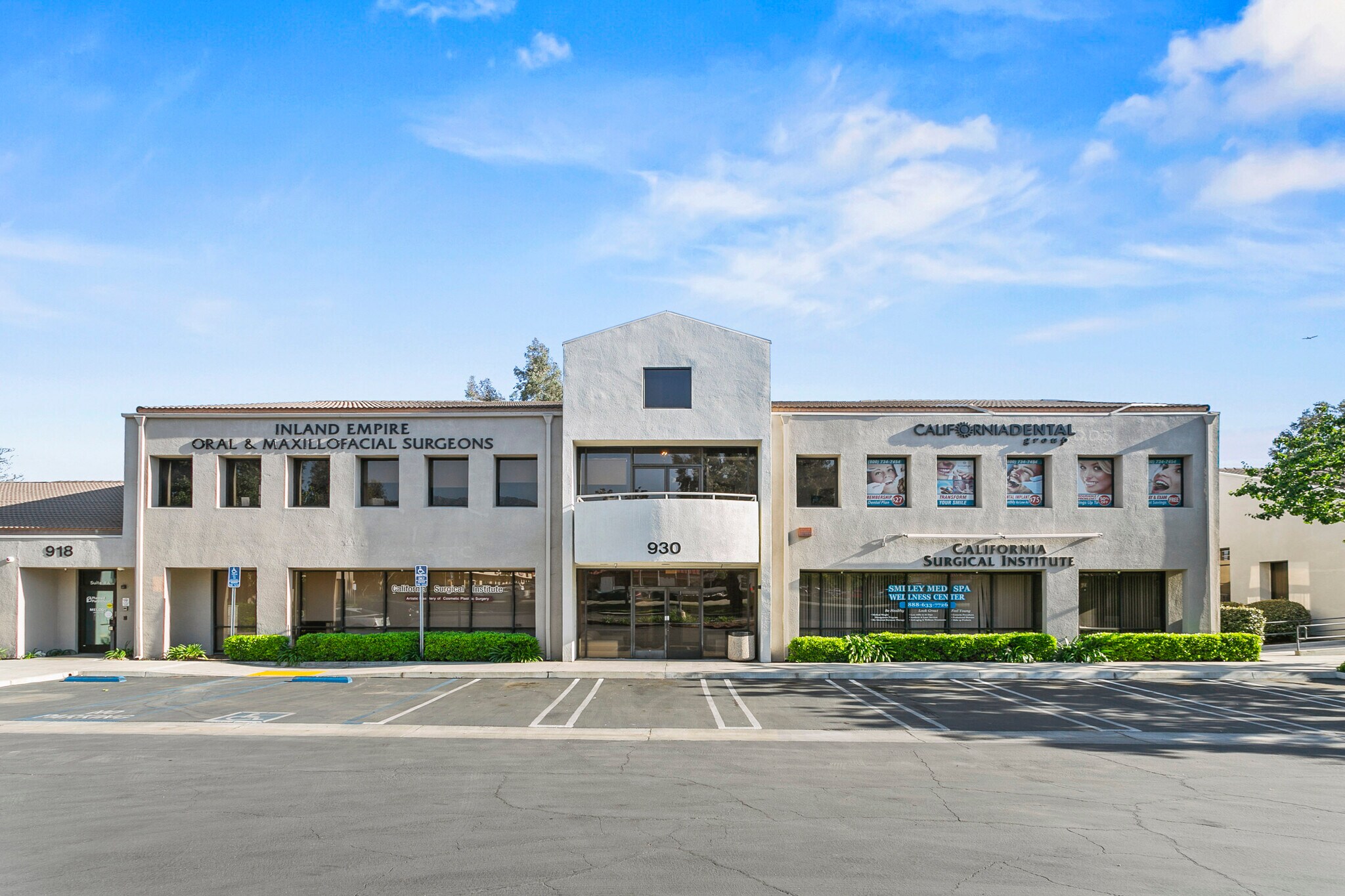 930 W Foothill Blvd, Upland, CA à louer Photo principale– Image 1 sur 14