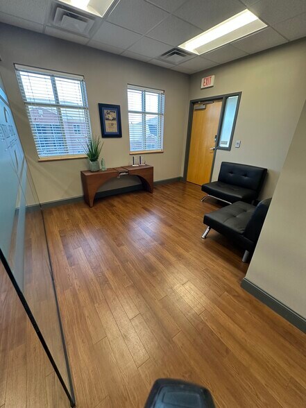 996 Wilkinson Trce, Bowling Green, KY à vendre - Photo intérieure – Image 2 sur 10