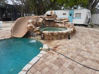 Plus de détails pour 108 75th St W, Bradenton, FL - Logement à vendre