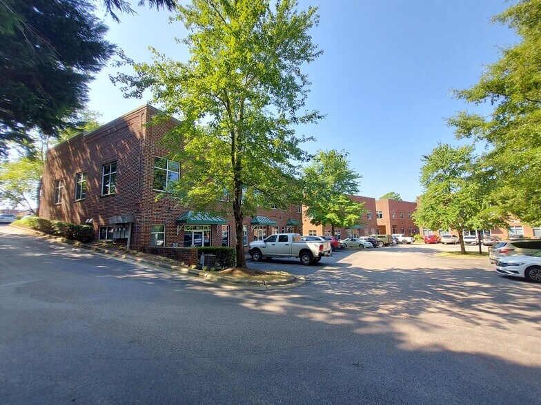 1890 S Main St, Wake Forest, NC à louer - Photo de l’immeuble – Image 3 sur 15