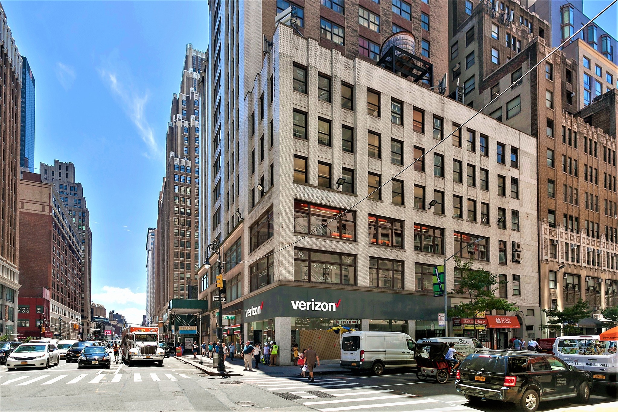 537 Eighth Ave, New York, NY à louer Photo de l’immeuble– Image 1 sur 5