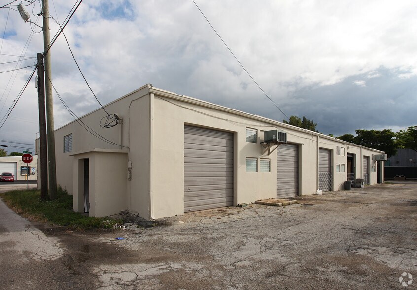 872-892 NE 42nd St, Fort Lauderdale, FL à vendre - Photo de l’immeuble – Image 3 sur 3