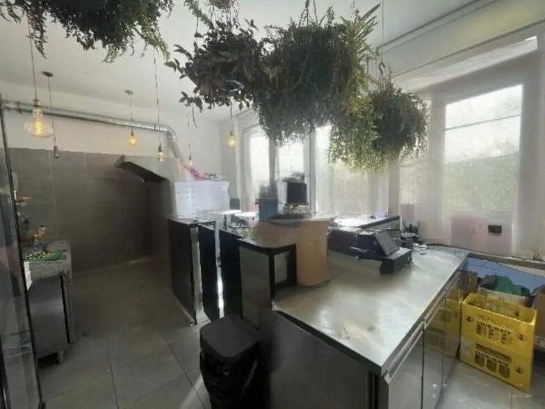 Local commercial dans Reims à louer - Photo de l’immeuble – Image 1 sur 7