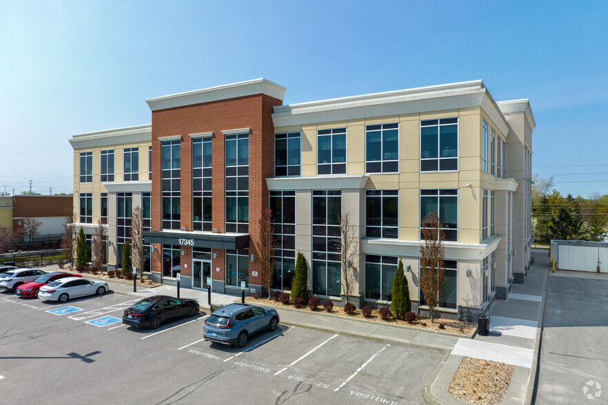 17345 Leslie St, Newmarket, ON à louer - Photo de l’immeuble – Image 2 sur 5