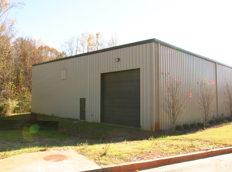 4485 N Industrial Dr, Cumming, GA à louer - Photo de l’immeuble – Image 3 sur 57