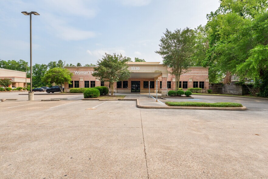 1330 Kingwood Dr, Kingwood, TX à louer - Photo de l’immeuble – Image 2 sur 26