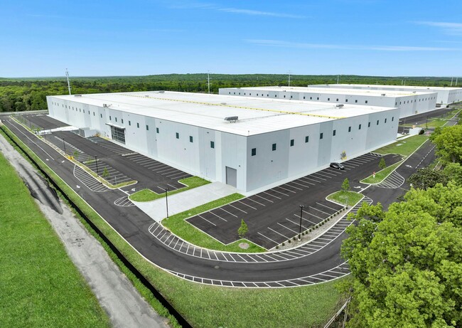 Plus de détails pour Long Island Expy, Medford, NY - Industriel/Logistique à louer