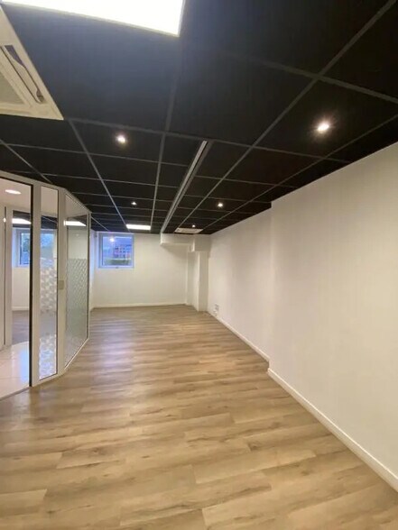 250 Rue Hélène Boucher, Rillieux-la-Pape à louer - Photo de l’immeuble – Image 3 sur 6