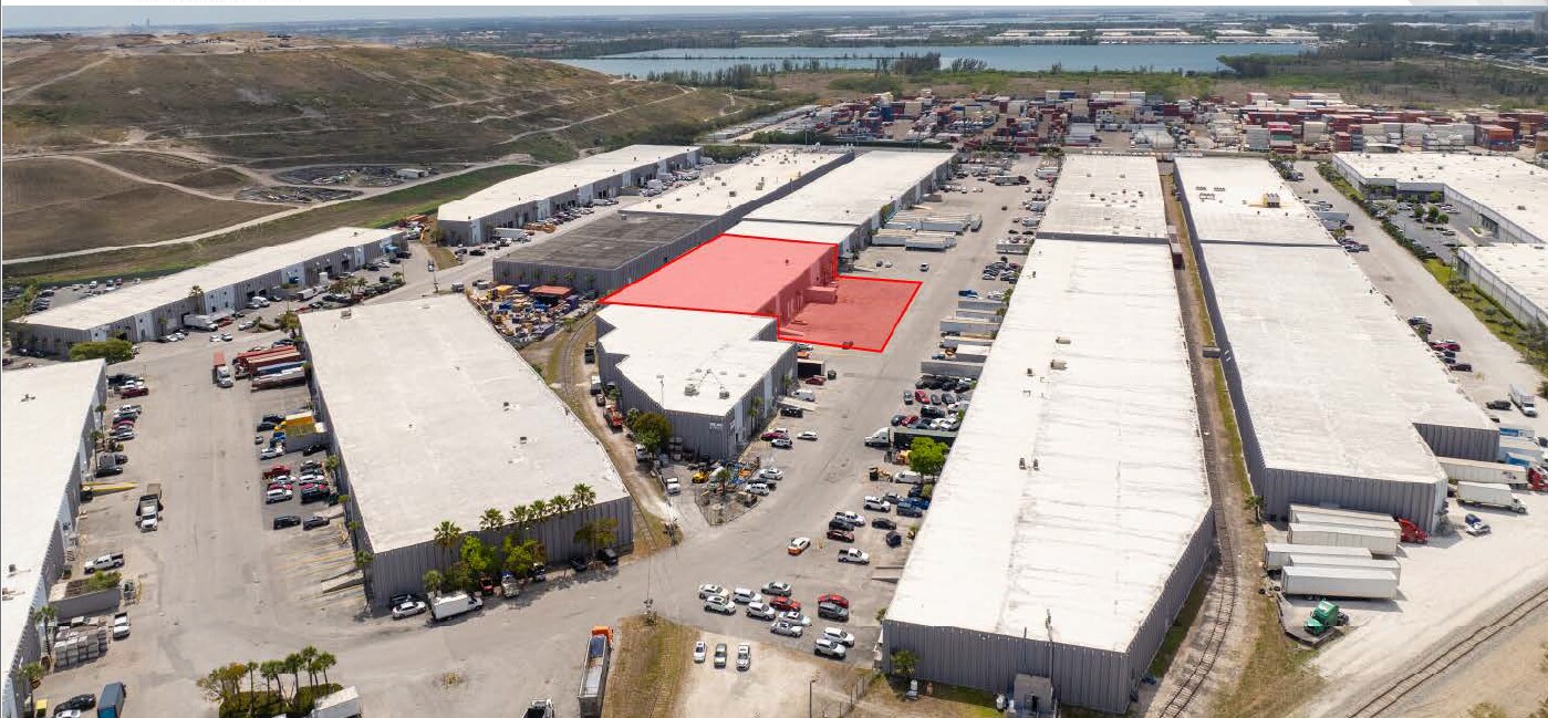 9202-9292 NW 101st St, Medley, FL à louer Photo de l’immeuble– Image 1 sur 6