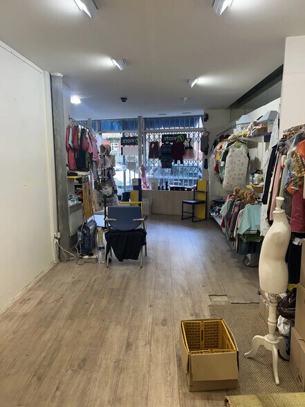 Local commercial dans Suresnes à louer - Photo de l’immeuble – Image 2 sur 8