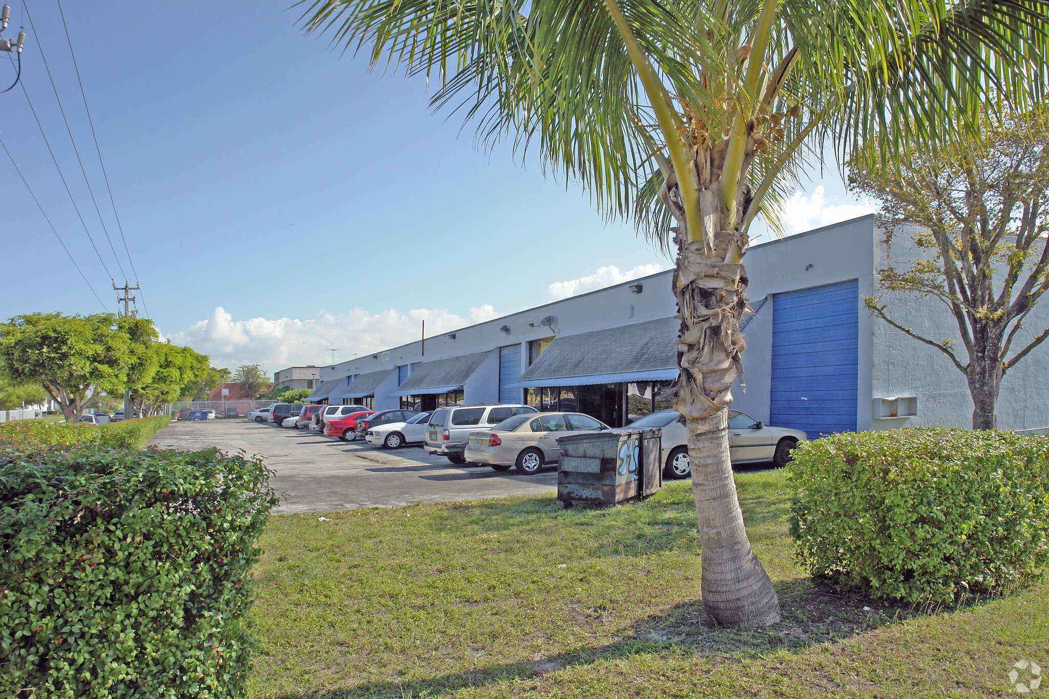 14305-14319 SW 142nd Ave, Miami, FL à louer Photo principale– Image 1 sur 11