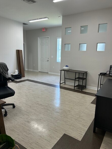 17718 Hunting Bow Cir, Lutz, FL à vendre - Photo de l’immeuble – Image 2 sur 25