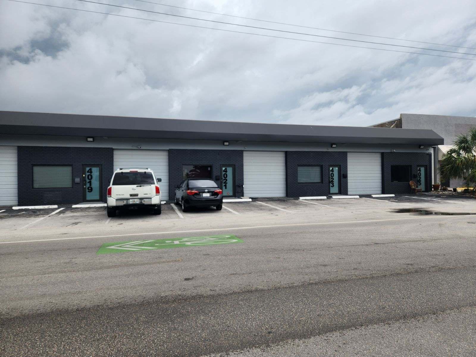 4019 NE 6th Ave, Oakland Park, FL à louer Photo de l’immeuble– Image 1 sur 8