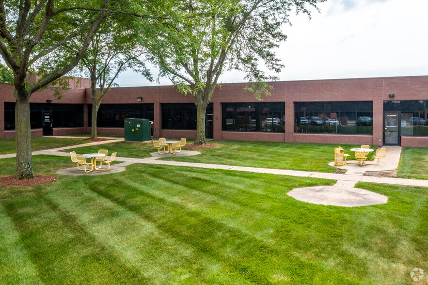 7101-7199 Vista Dr, West Des Moines, IA à louer - Photo de l’immeuble – Image 3 sur 5