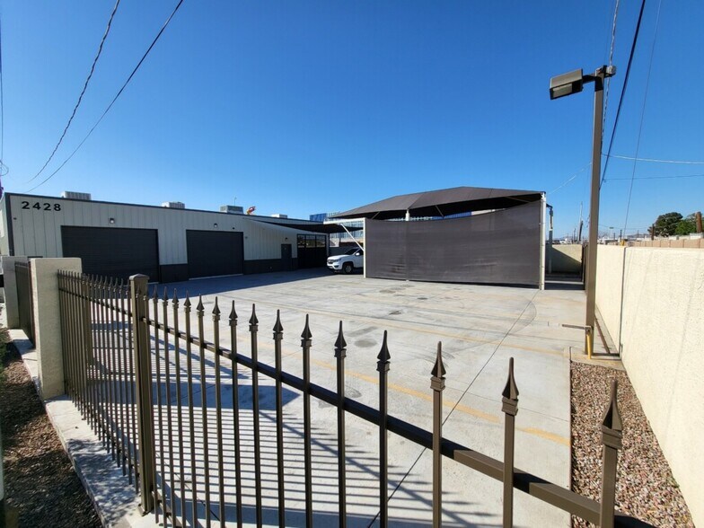 2428 W LONE CACTUS Dr, Phoenix, AZ à louer - Photo de l’immeuble – Image 3 sur 46