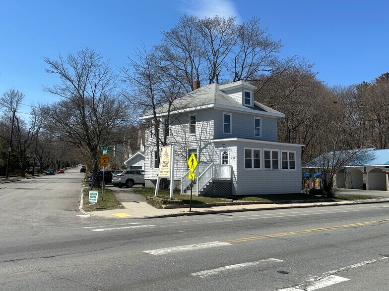 796 Forest Ave, Portland, ME à vendre - Photo de l’immeuble – Image 1 sur 5