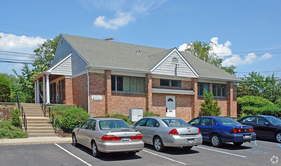 633 A E Main St, Riverhead, NY à vendre - Photo de l’immeuble – Image 3 sur 7