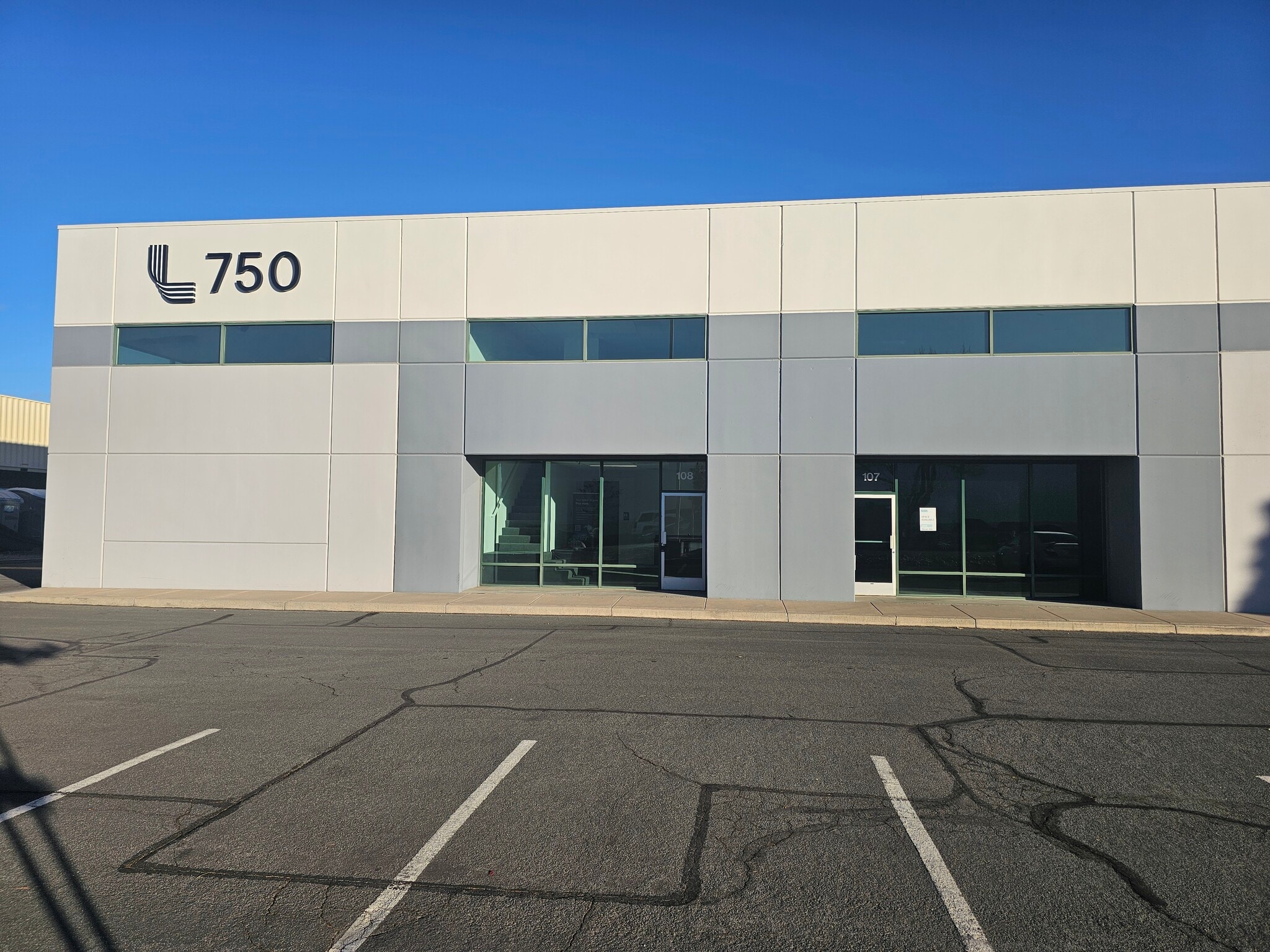 740 E Freeport Blvd, Sparks, NV à louer Photo de l’immeuble– Image 1 sur 2