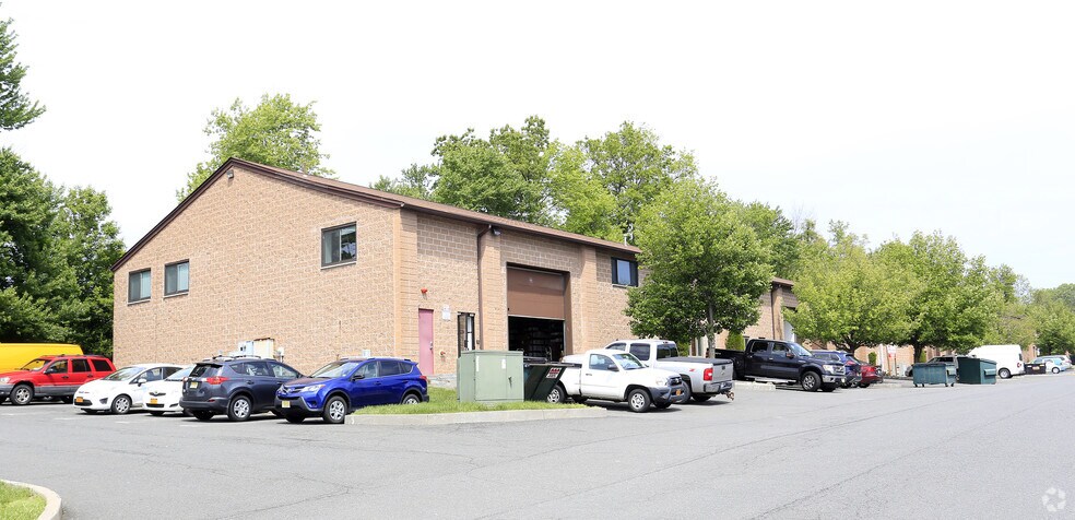 343-351 Spook Rock Rd, Suffern, NY à vendre - Photo de l’immeuble – Image 3 sur 23