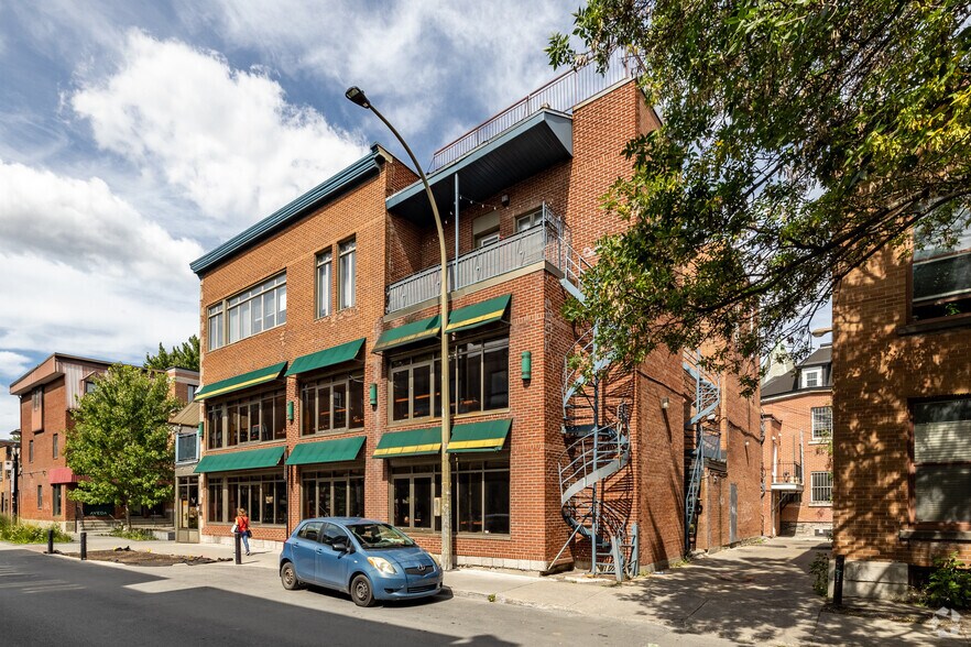 200-216 Rue Prince-Arthur EST, Montréal, QC à louer - Photo de l’immeuble – Image 3 sur 10