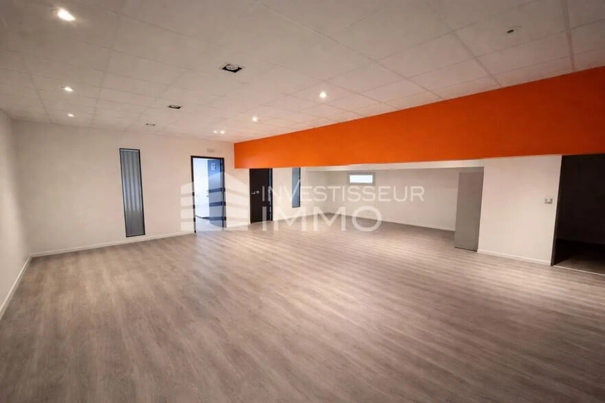 Local d’activités dans Samoreau à louer - Photo intérieure – Image 2 sur 4