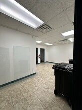 3219-3223 E Tremont Ave, Bronx, NY à louer Photo intérieure– Image 2 sur 7