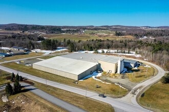 1 Memorial Dr, Richford, VT à vendre Photo de l’immeuble– Image 1 sur 14
