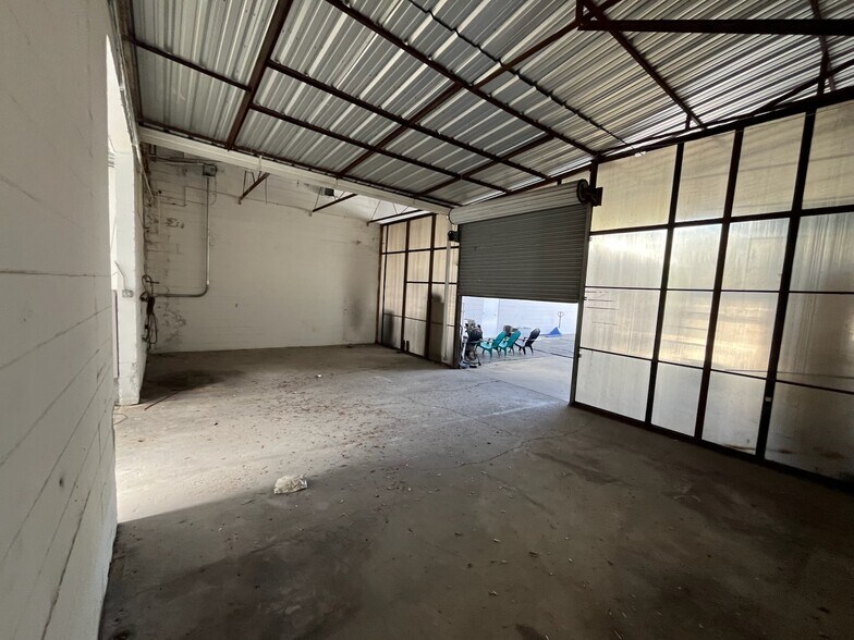 4504 E Hillsborough Ave, Tampa, FL à louer - Photo de l’immeuble – Image 2 sur 9
