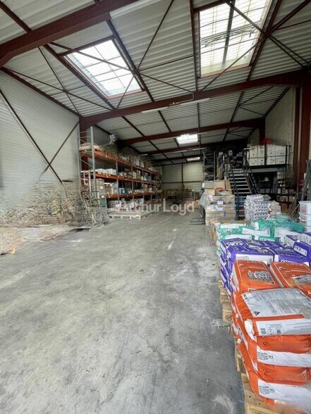 Local commercial dans Ormes à louer - Photo de l’immeuble – Image 3 sur 7