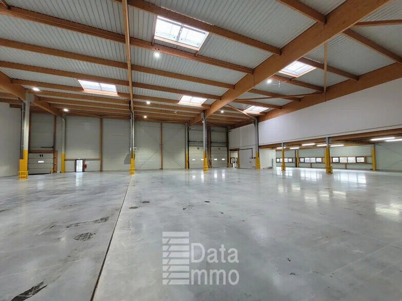 Industriel/Logistique dans Brie-Comte-Robert à louer - Photo de l’immeuble – Image 2 sur 4