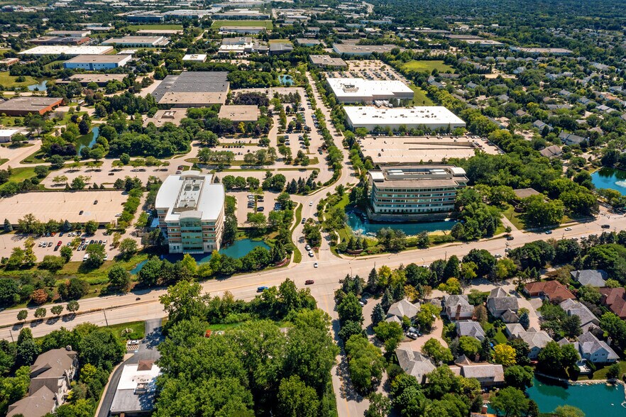 475-485 Half Day Rd, Lincolnshire, IL à louer - Photo de l’immeuble – Image 2 sur 35