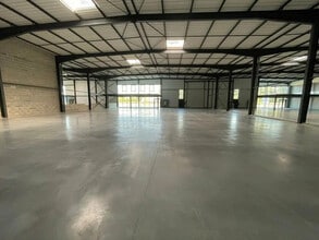 Local d’activités dans Ambérieux à louer Photo intérieure– Image 1 sur 2