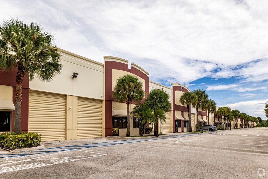 3800-3886 SW 30th Ave, Fort Lauderdale, FL à louer - Photo de l’immeuble – Image 2 sur 5